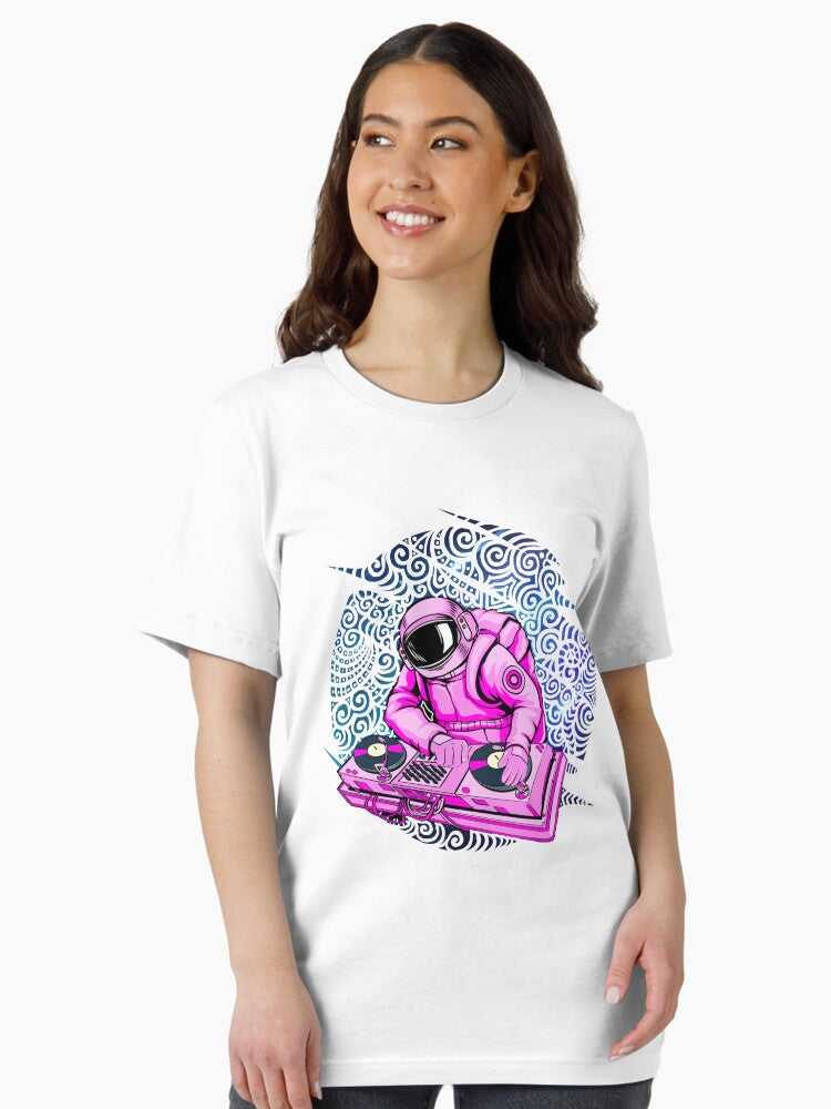 Astronaut DJ, DJing in Space, EDM cool Graphic T-Shirt Essential T-Shirt