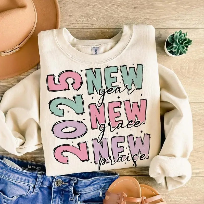 12 New Chapters 365 New Chances Sweatshirt, T-Shirt, Happy New Year 2025 Sweatshirt, Simple New Year 2025, Unisex...