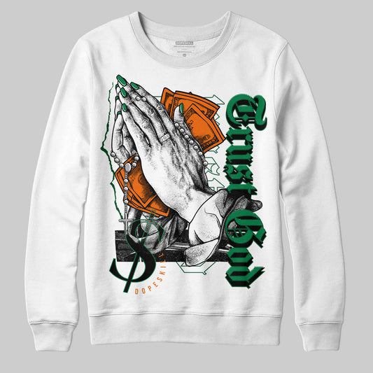 Green Collection DopeSkill Sweatshirt Trust God Graphic