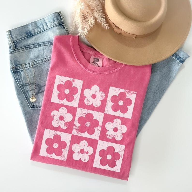 Comfort Colors Checkered Flowers Shirt Retro Flowers T-Shirt Boho Floral TShirt Gift For Mom Spring T Shirt Trendy Floral...