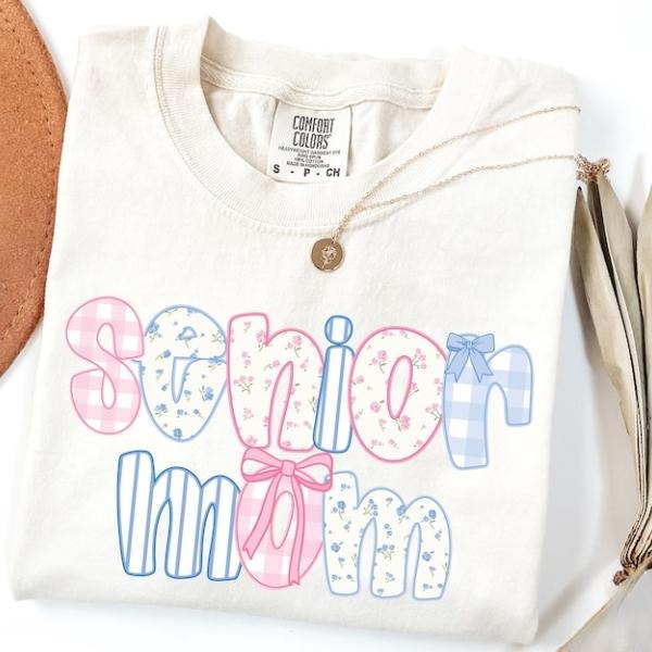 Comfort Colors Cute Senior Mom Shirt, Floral Senior Mom TShirt, Preppy Mom Shirt, 2026 Graduation TShirt Hoodie, Sweatshirt