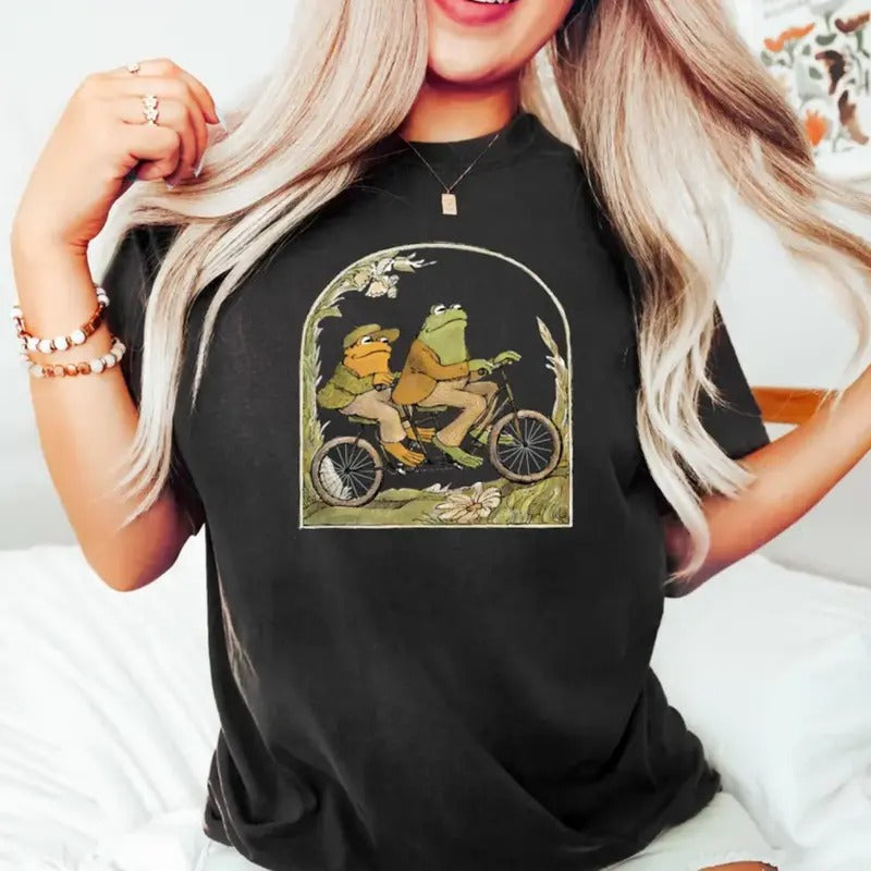Frog And Toad T-shirt, Classic Book T-shirt, Cottagecore Aesthetic Tee, Book Lover Gift, Man I Love Frog Tee, Graphic...