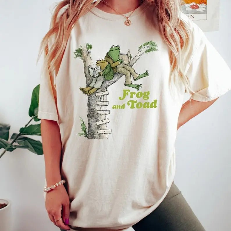 Frog and Toad Shirt, Classic Book Tee, Aesthetic Woman Clothing, Book Lover Gift, Old Book Shirt, Cottagecore tshirt,...