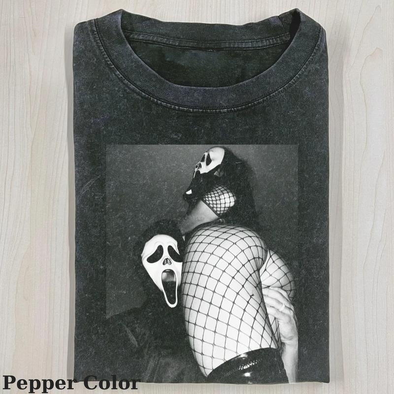 Ghost Face Vintage Tee, Ghost Hug Ghost Girl T-Shirt, Meme Cringe Funny Dumb Shirts, Halloween T-shirt, Unisex Movie...