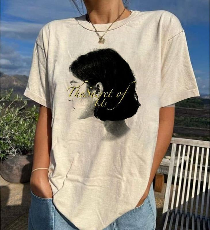Gracie Abrams Portrait Shirt, Funny Album Music Fan Gift Tee Hoodie, Sweatshirt | HypeCrazeTee.com