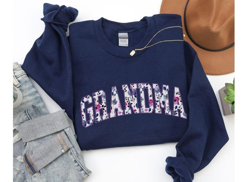 Grandma Sweatshirt, Floral Grandma Sweatshirt, Grandma Crewneck, Grandma Sweater, Gift for Grandma, First Time Grandma...