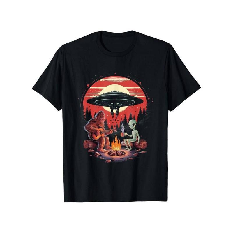 [Graphic Tees] Cotton  [Cotton T-Shirt] Cotton Men's T-Shirt | Alien & Sasquatch Campfire Print