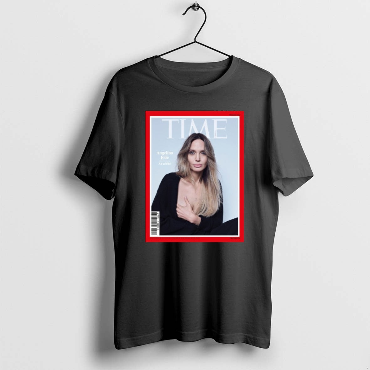 Official Time France Angelina Jolie Dans Coutures Sa Verite December 2025 T-Shirts, Hoodie, Sweatshirt | HypeCrazeTee.com