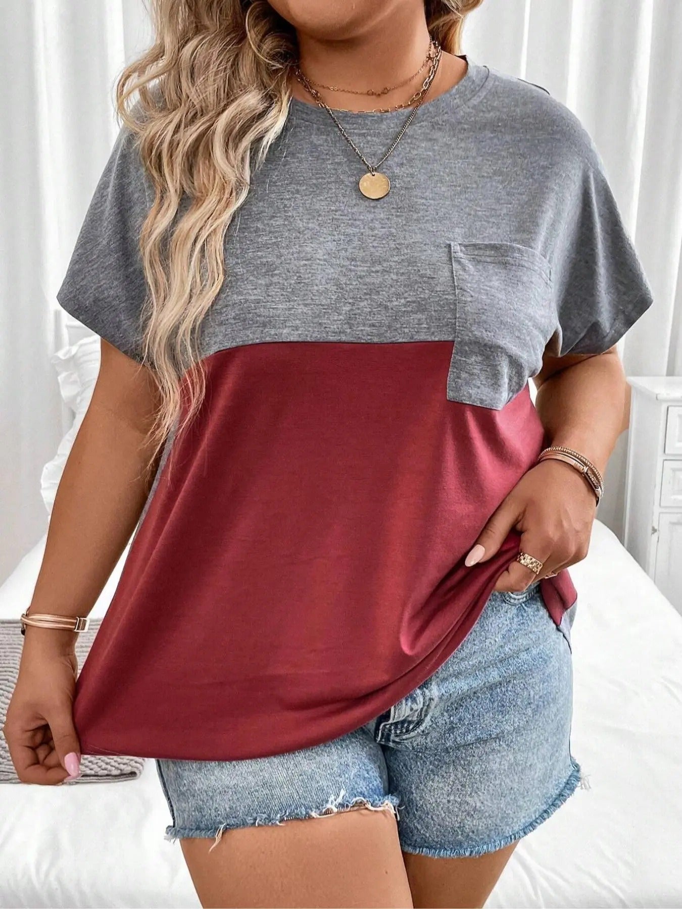 Plus Size Colorblock Pocket Drop Shoulder Tee, Casual Short Sleeve Round Neck T-Shirt for Summer, Women's Plus Clothing...