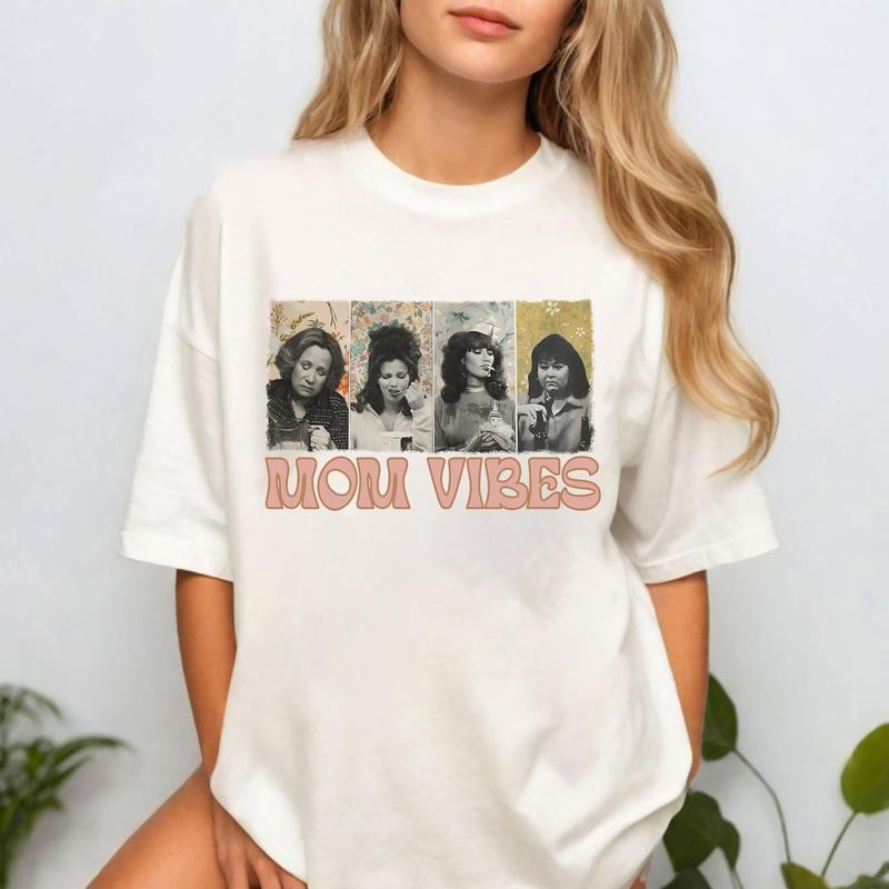 Retro Mom Vibes T-Shirt, Floral Mom Vibes Tee, Mom Life Sweatshirt, Flower Cool Mom Shirt, 90s Mom Vibes Shirt, Mother's...