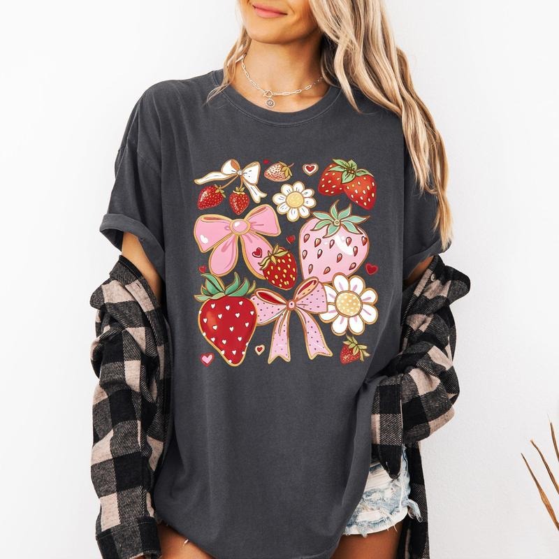 Retro Strawberries, Daisies, Cute, Adorable Comfort Colors T-Shirt, Women's Comfort Colors Tee Hoodie, Sweatshirt