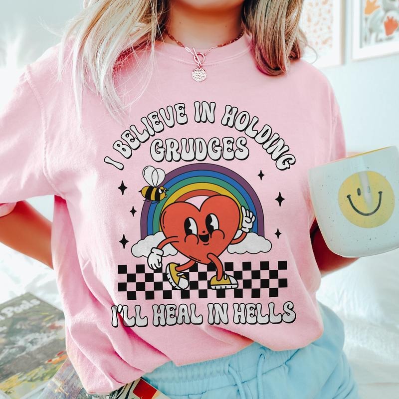 Sandjest Funny T-Shirt I Believe in Holding Grudges Groovy Retro StyleGift for Women Girl Friend Hoodie, Sweatshirt