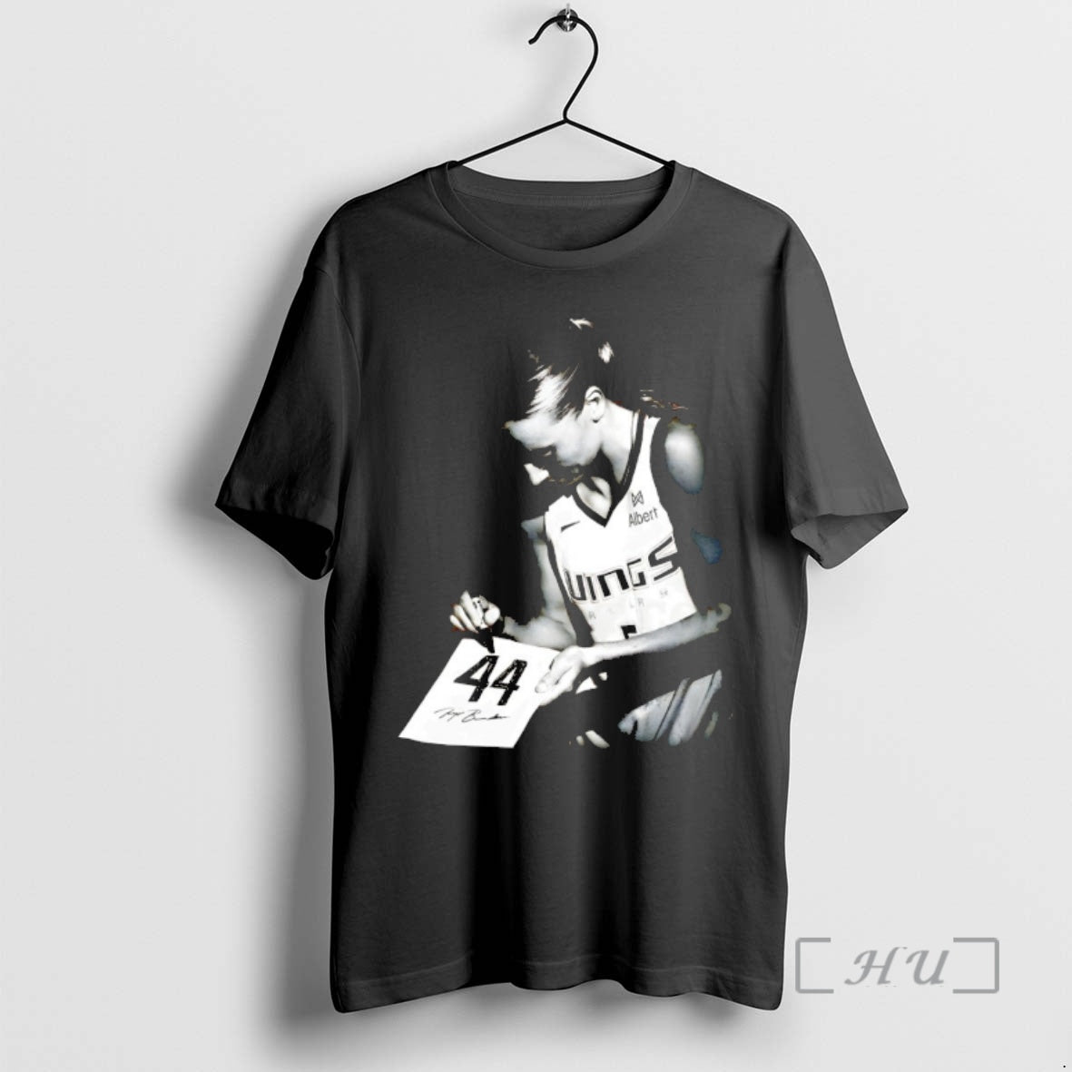 Trending Paige Bueckers 44 Vintage Dallas Wings Woman Basketball Signature T-Shirts, Hoodie, Sweatshirt | HypeCrazeTee.com
