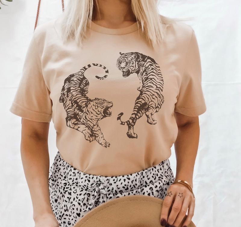 VIntage Tiger T-Shirt Boho Tiger Tshirt Clay Cat Shirt Soft Print Tee Tiger Cat T-Shirt Clay Claws Tshirt Tiger Boho Tee...