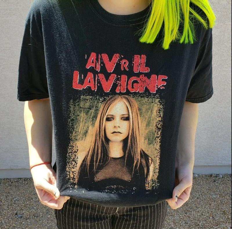 Vintage Avril Lavigne Bones 2004 Eyes Tour Black T-Shirt Hoodie, Sweatshirt | HypeCrazeTee.com