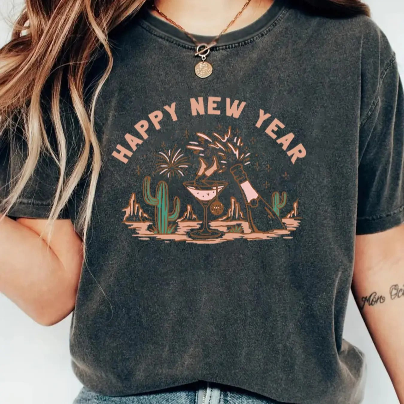 Women's "HAPPY NEW YEAR" Cartoon & Letter Print Round Neck Tee, Trendy Casual Short Sleeve T-Shirt for Daily Wear, Ladies...