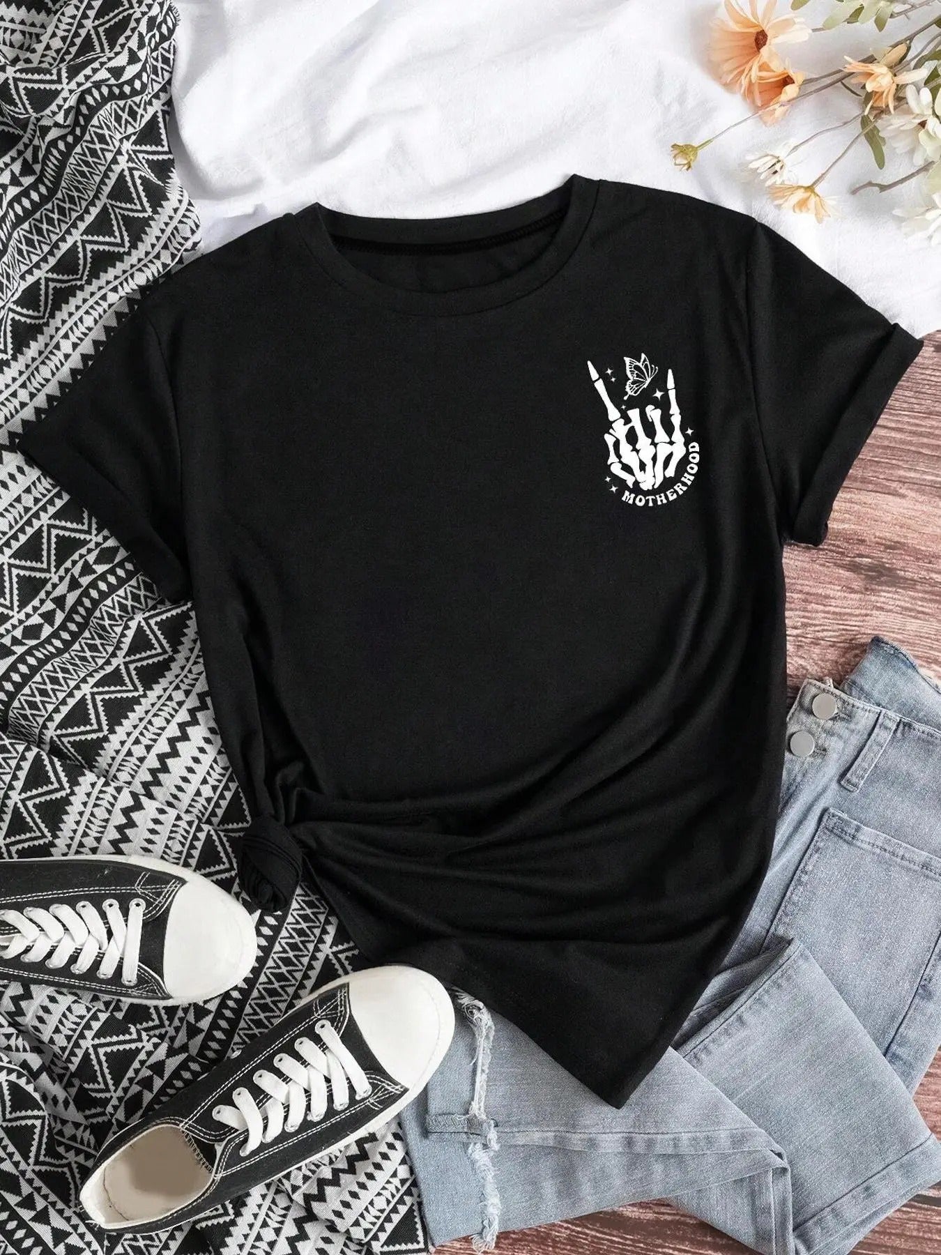 Women's Butterfly & Skeleton Print Round Neck Tee, Casual Short Sleeve Crew Neck T-Shirt for Summer, Fashion Women's Top...