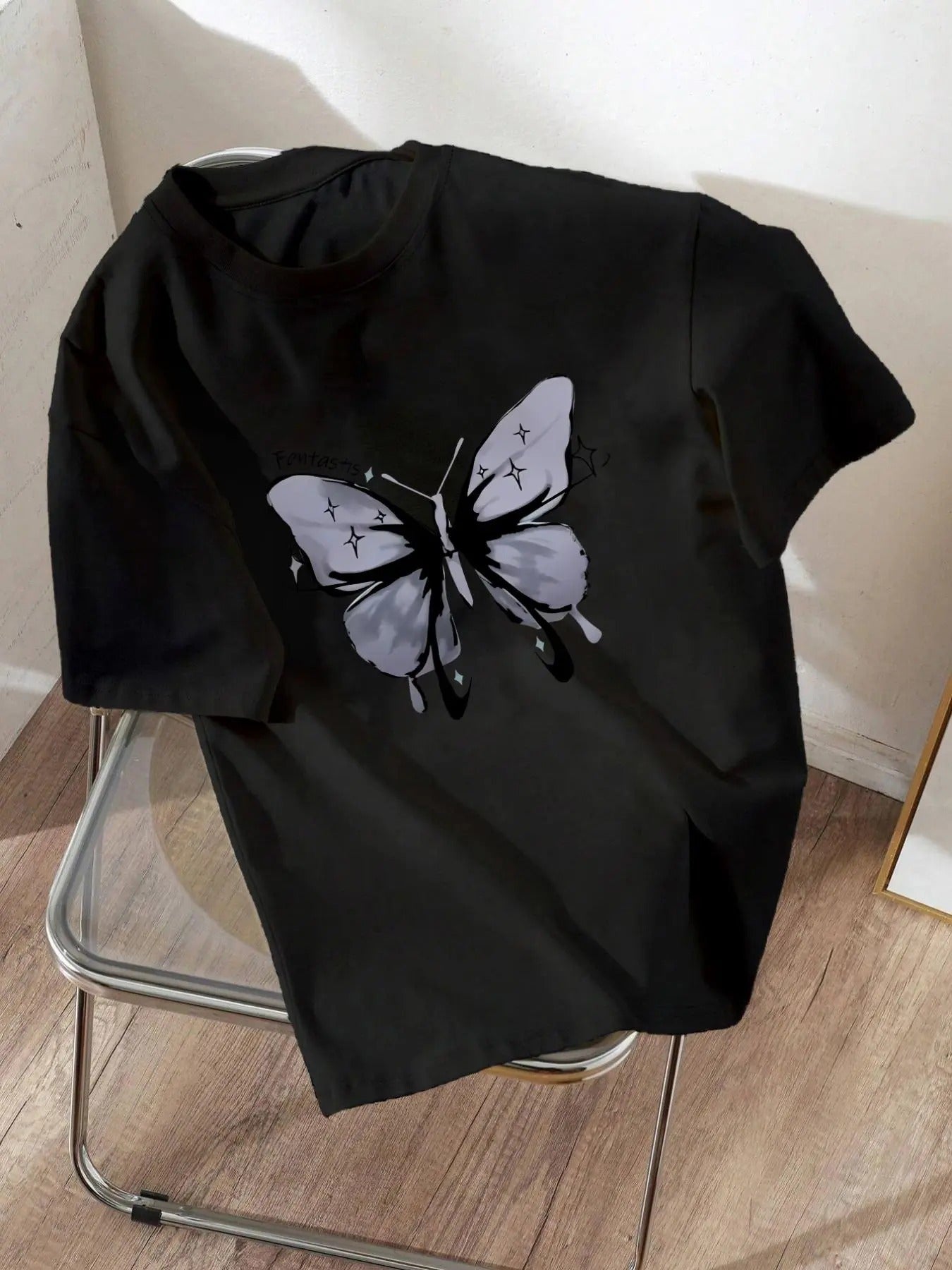 Women's Butterfly Print Round Neck Tee, Fashion Casual Crew Neck Short Sleeve T-Shirt for Daily Holiday Vacation Outdoor...