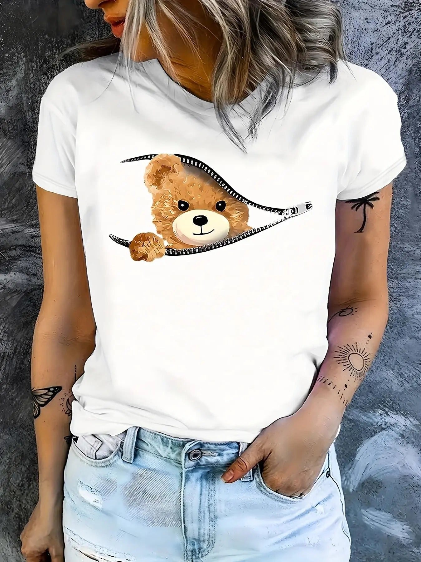 Women's Cartoon Bear Print Round Neck Graphic Tee, Casual Short Sleeve Crew Neck T-Shirt for Summer, Fashion Women's Top...