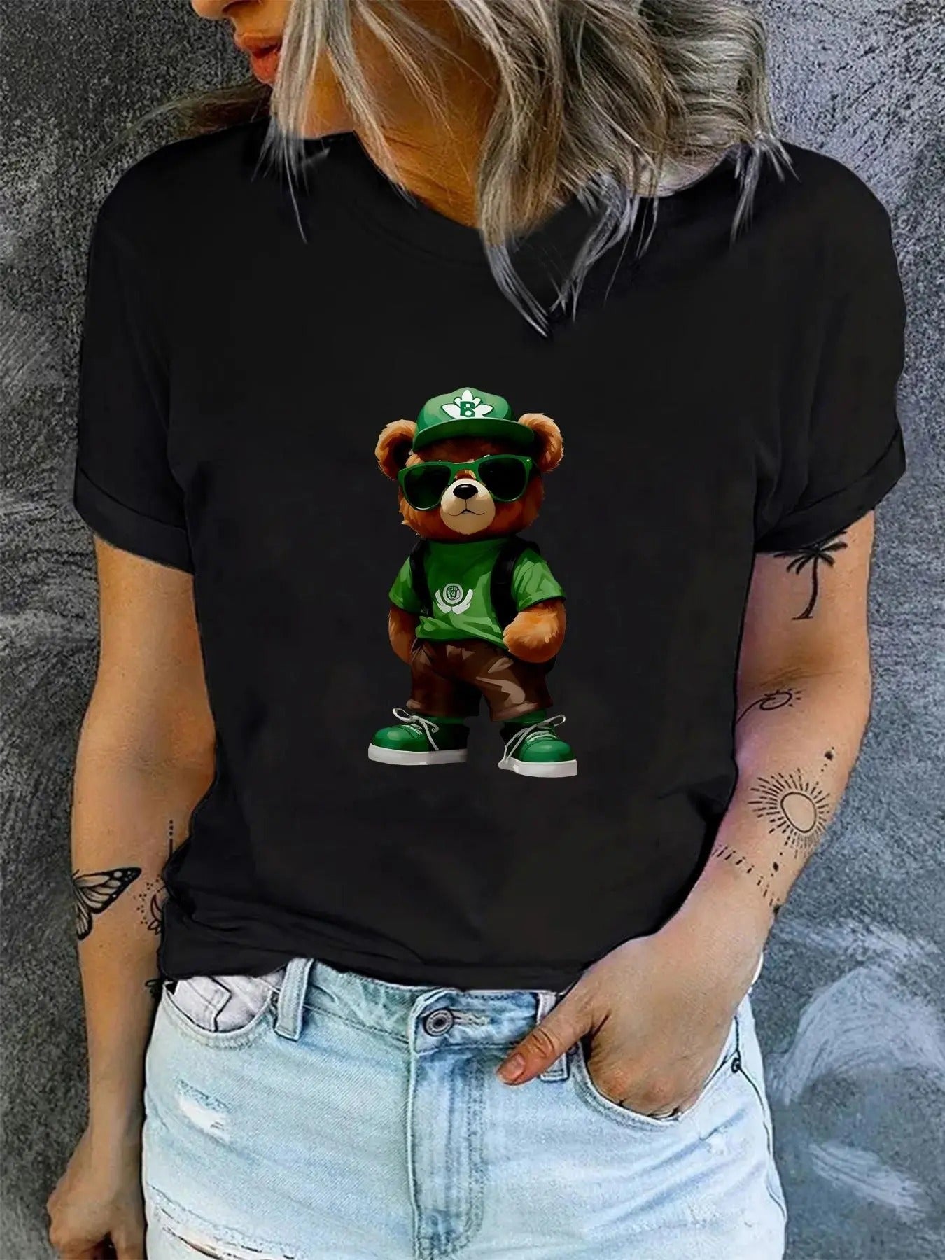 Women's Cartoon Bear Print Round Neck Tee, Cute Short Sleeve Crew Neck T-shirt for Daily Wear, Casual Top for All Seasons...