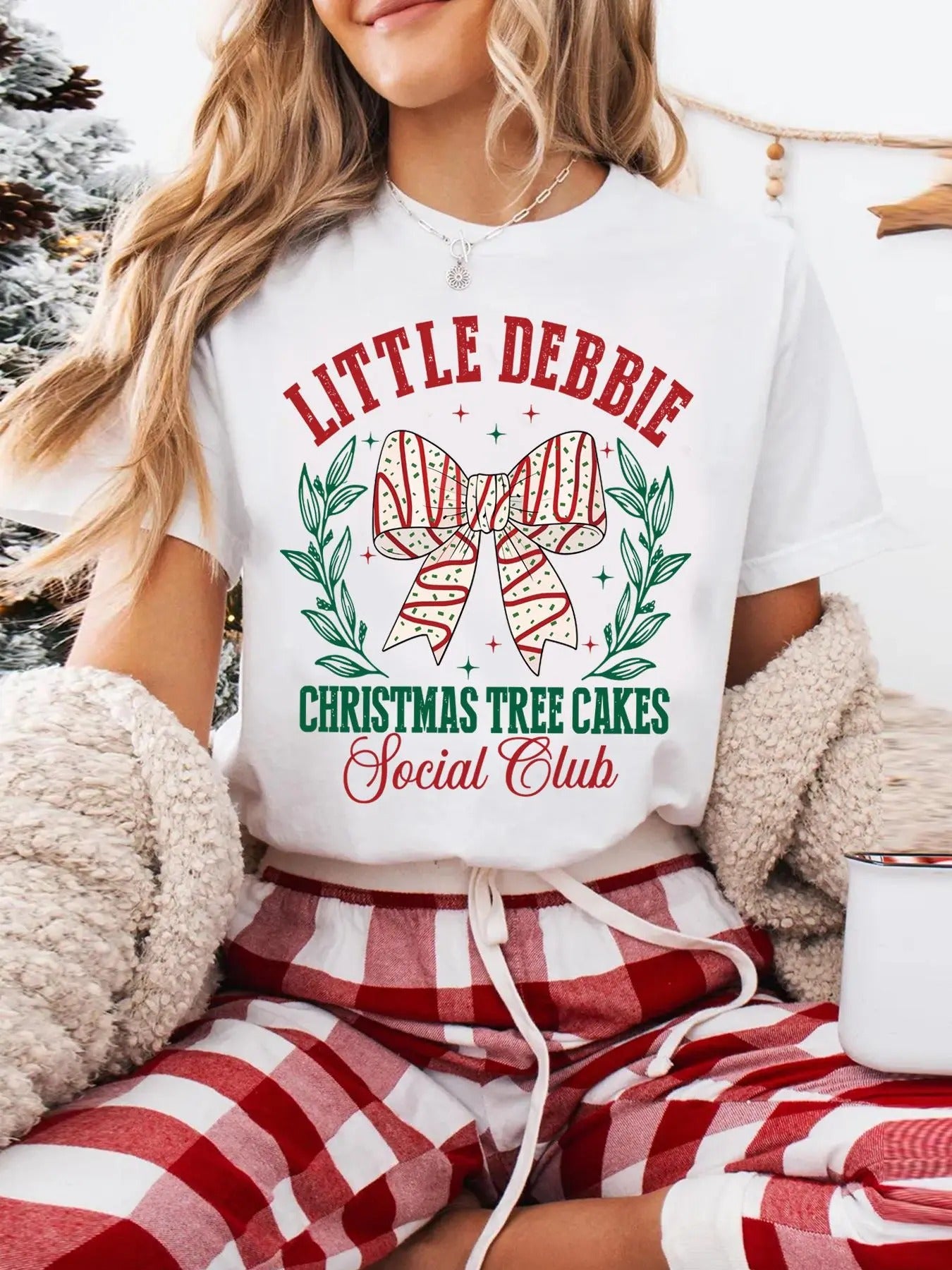 Women's Cartoon Christmas Bow & Letter Print Round Neck Tee, Casual Short Sleeve T-shirt for Daily Wear, Ladies Clothes...