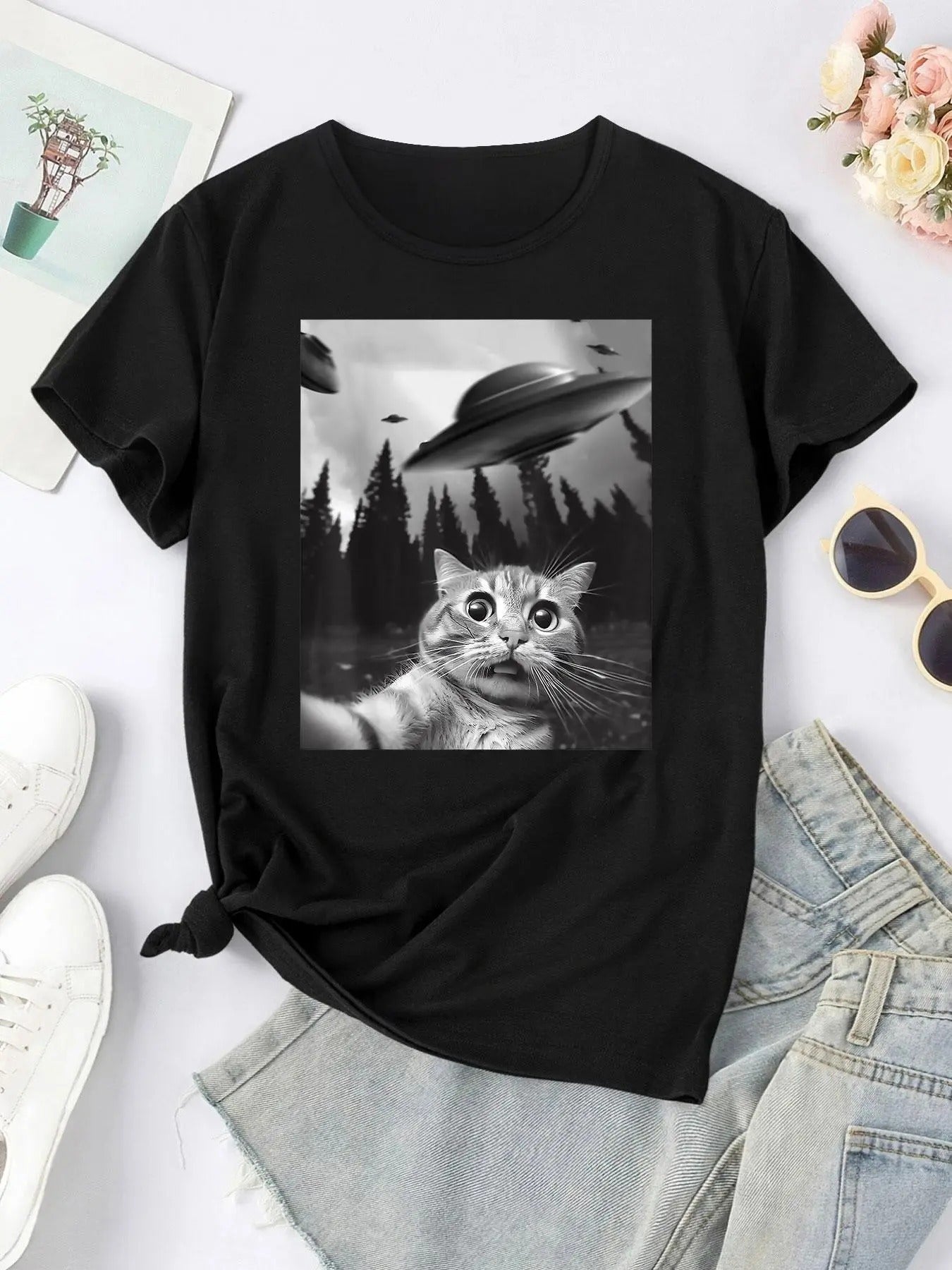 Women's Cat & UFO Print Round Neck Tee, Casual Short Sleeve Crew Neck T-Shirt for Summer, Fashion Women's Top for Daily...