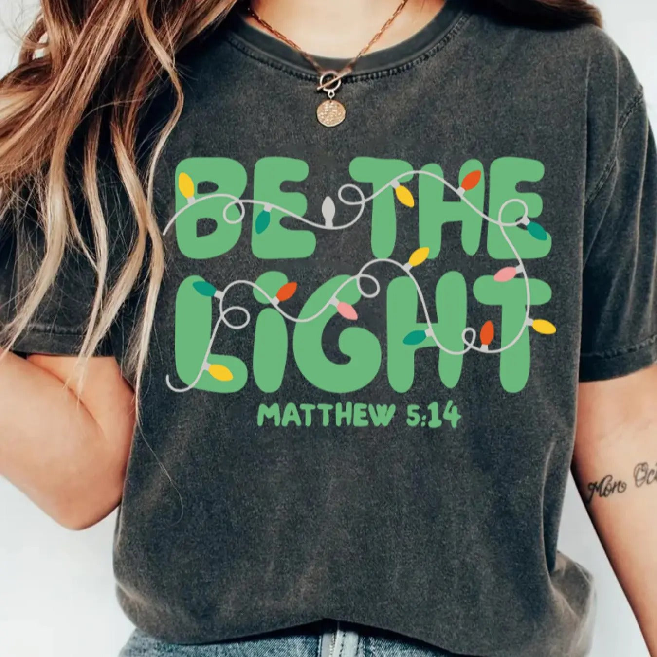 Women's Christmas & Letter Print Round Neck Tee, Casual Short Sleeve Crew Neck T-Shirt for Summer, Women's Top for Daily...