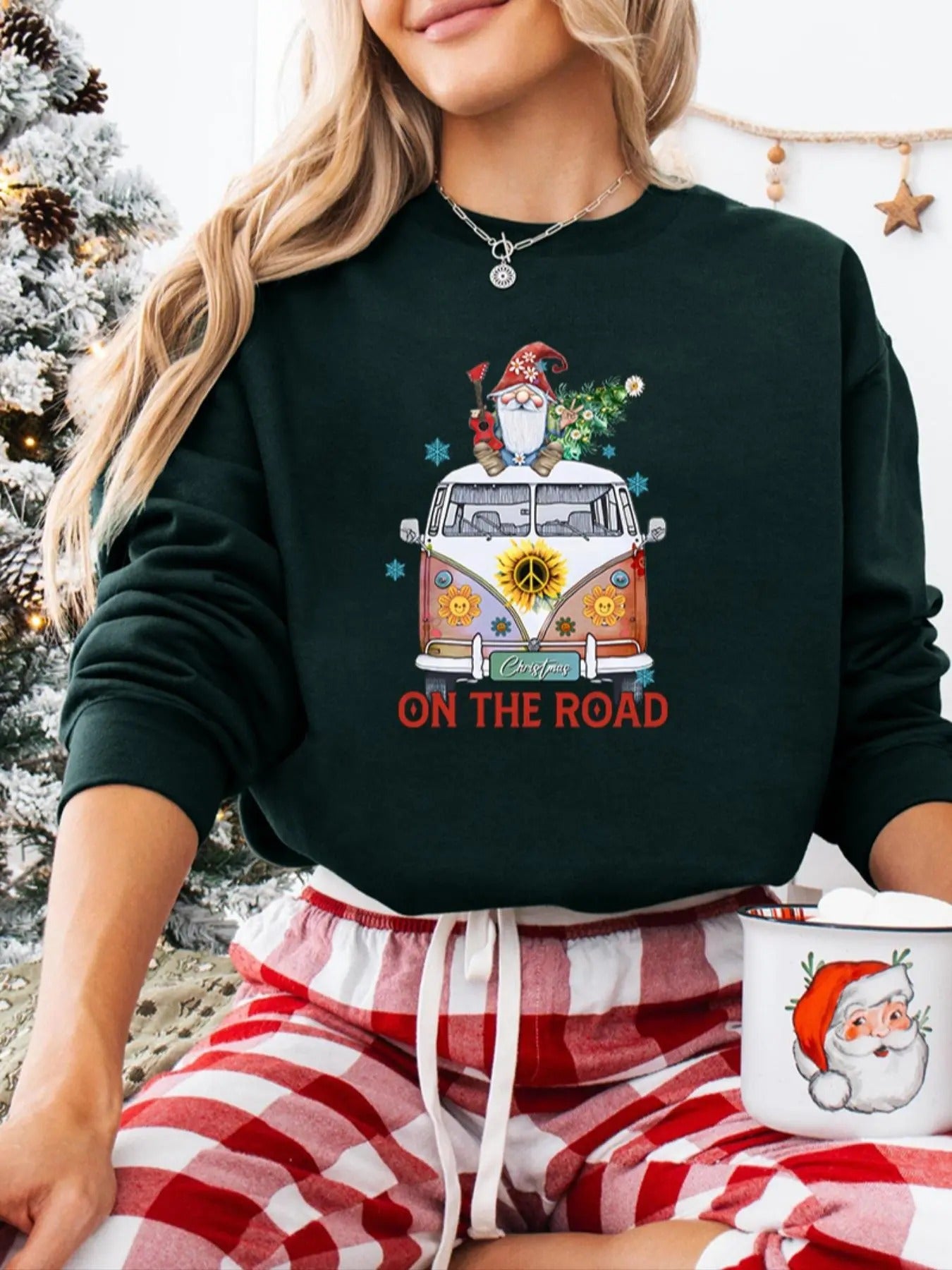 Women's Christmas Print Drop Shoulder Sweatshirt, Casual Long Sleeve Round Neck Pullover for Daily Wear, Ladies Fall &...