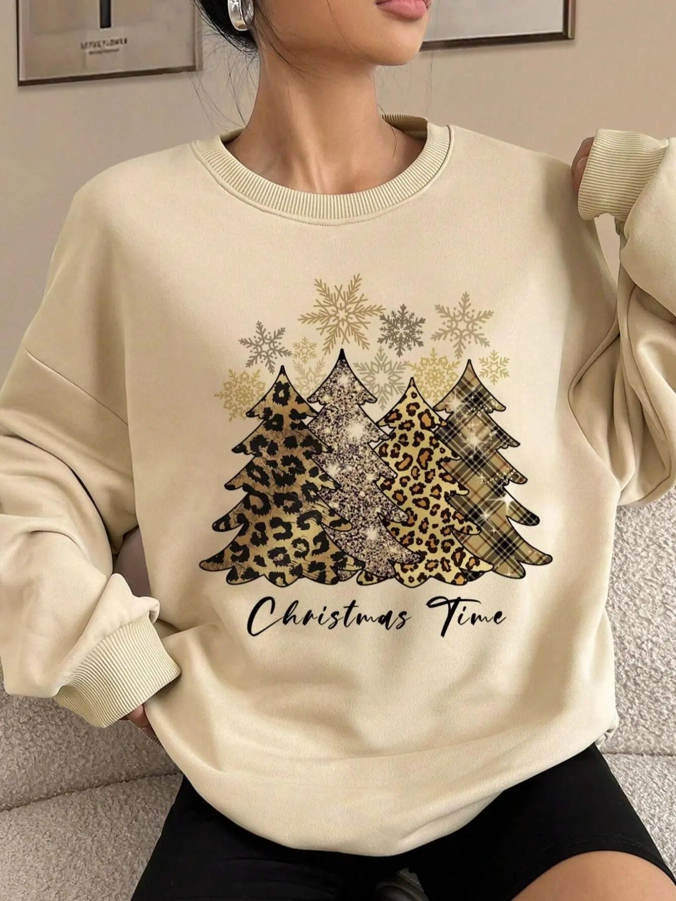 Women's Christmas Tree Print Drop Shoulder Thermal Lined Sweatshirt, Casual Long Sleeve Round Neck Pullover for Daily...