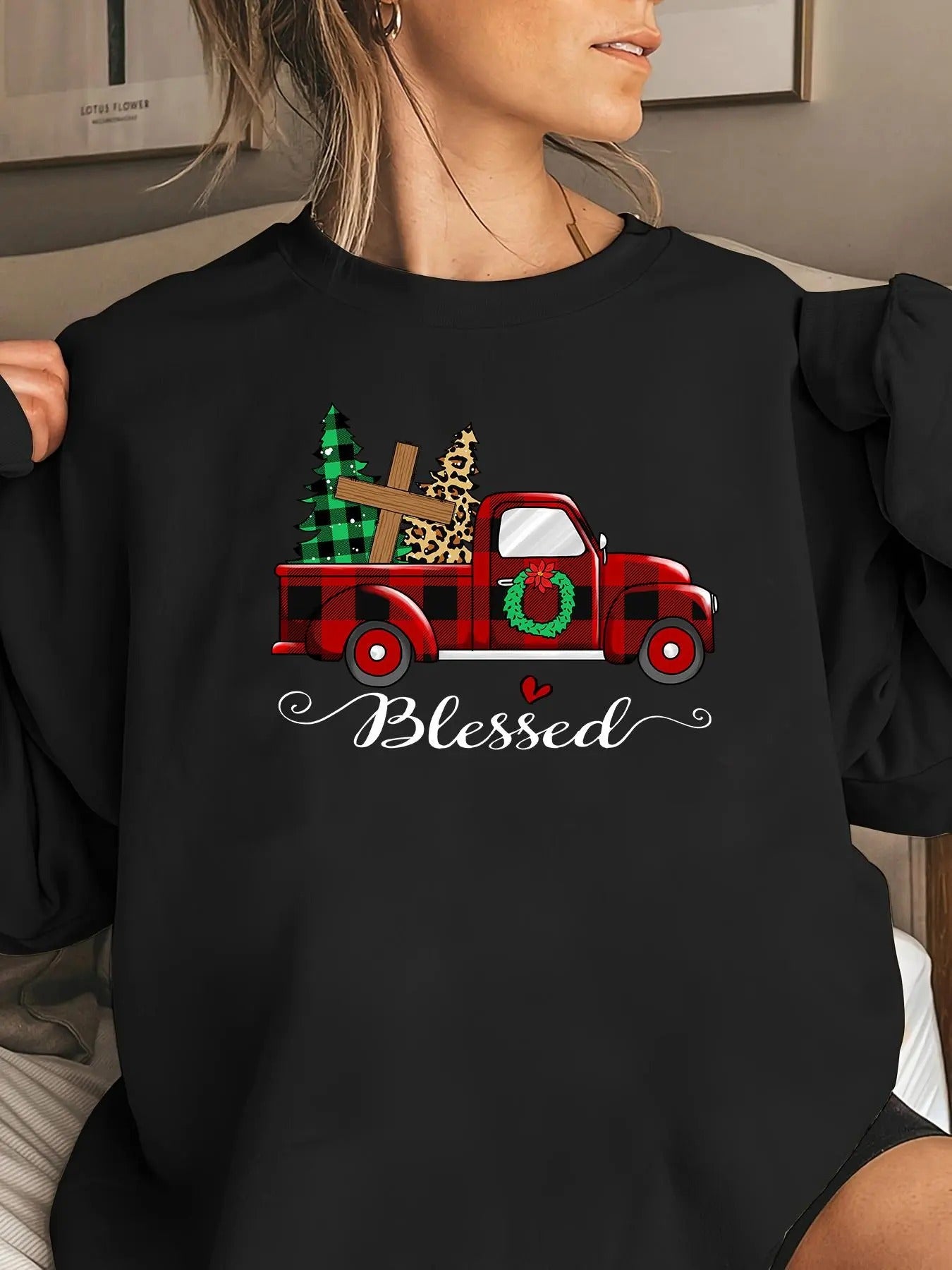 Women's Christmas Truck Print Round Neck Pullover Sweatshirt, Casual Long Sleeve Crew Neck Sweatshirt for Fall & Winter,...