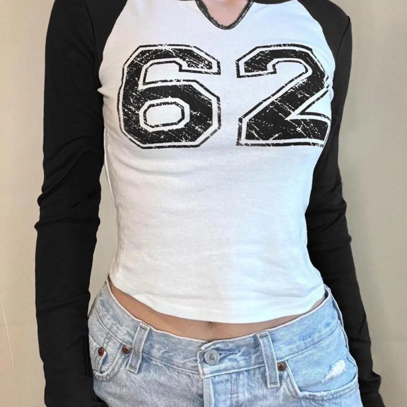 Women's Figure Print Notched Neck Raglan Sleeve Tee, Casual Long Sleeve T-shirt for Fall, Women's Top for Daily Wear...