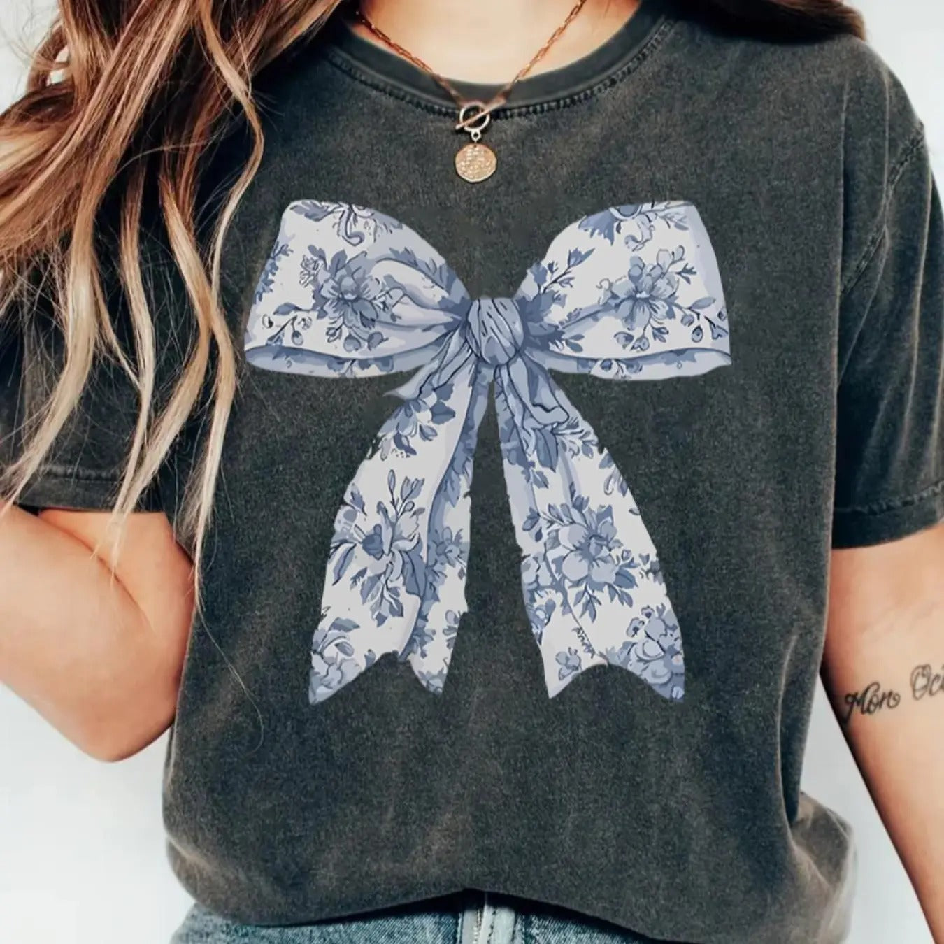 Women's Floral Bow Print Tee, Casual Short Sleeve Round Neck T-shirt for Daily Wear, Ladies Clothes for All Seasons...