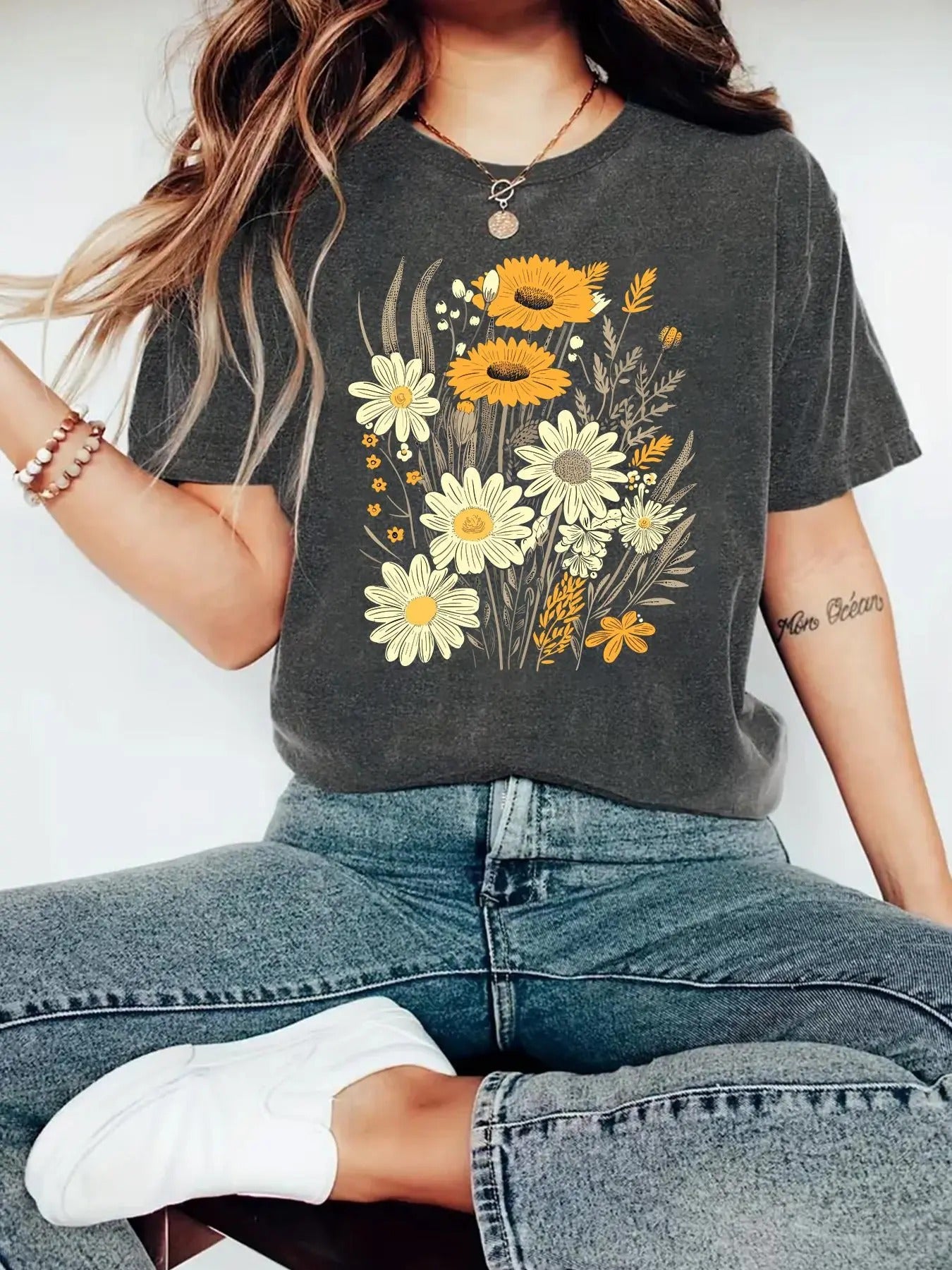 Women's Floral Print Round Neck Tee, Casual Short Sleeve Crew Neck T-shirt for Daily Wear, Ladies Clothes for All Seasons...
