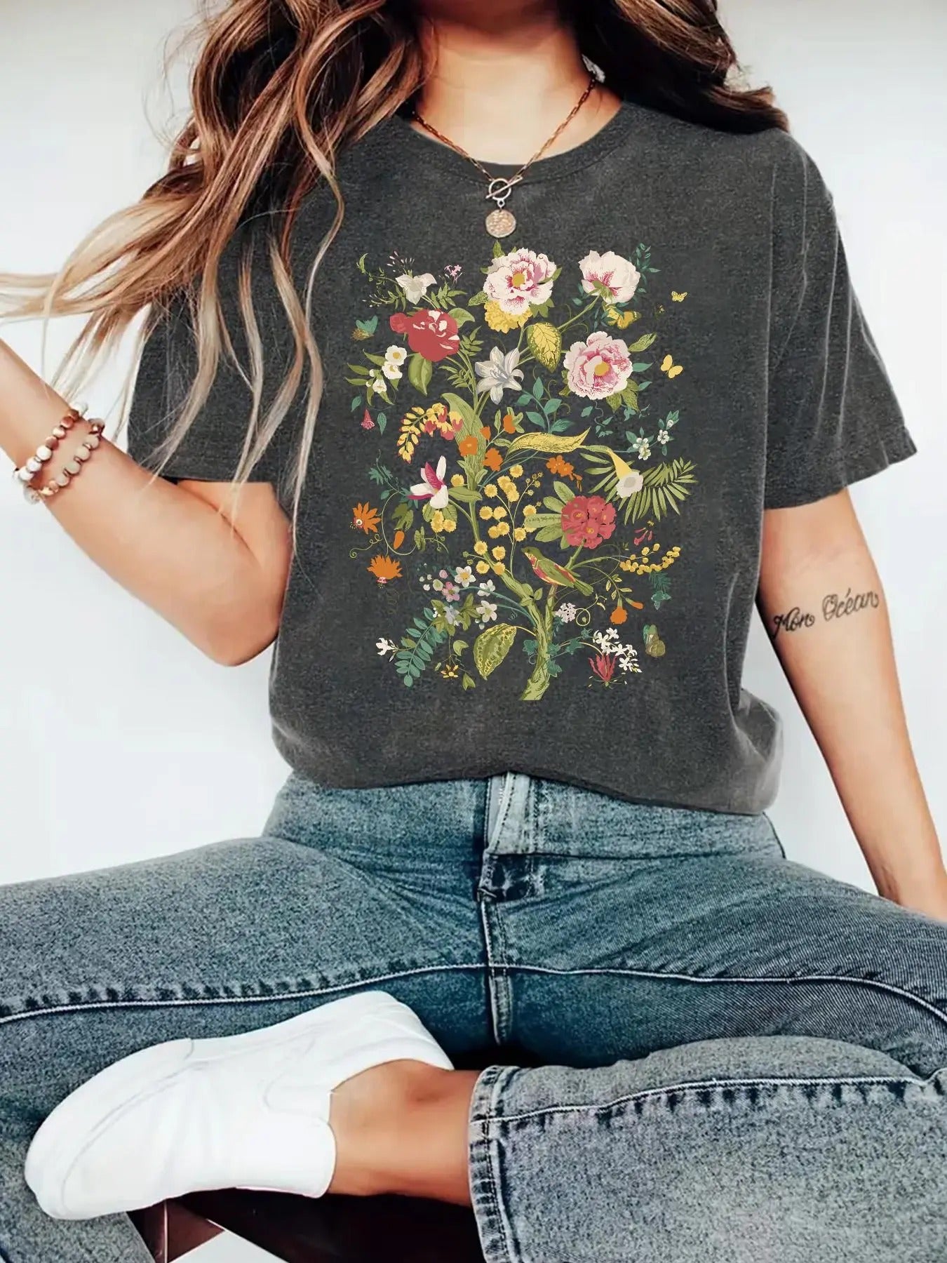 Women's Floral Print Round Neck Tee, Casual Short Sleeve Crew Neck T-shirt for Daily Wear, Ladies Clothes for All Seasons...