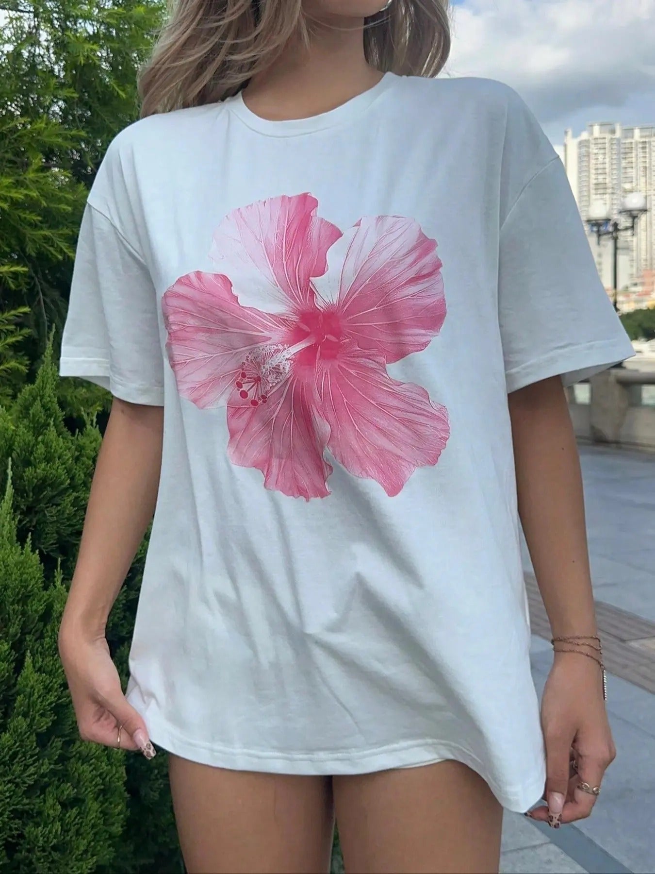 Women's Floral Print Round Neck Tee, Fashion Casual Drop Shoulder Short Sleeve T-shirt, Ladies Summer Clothes for Daily...