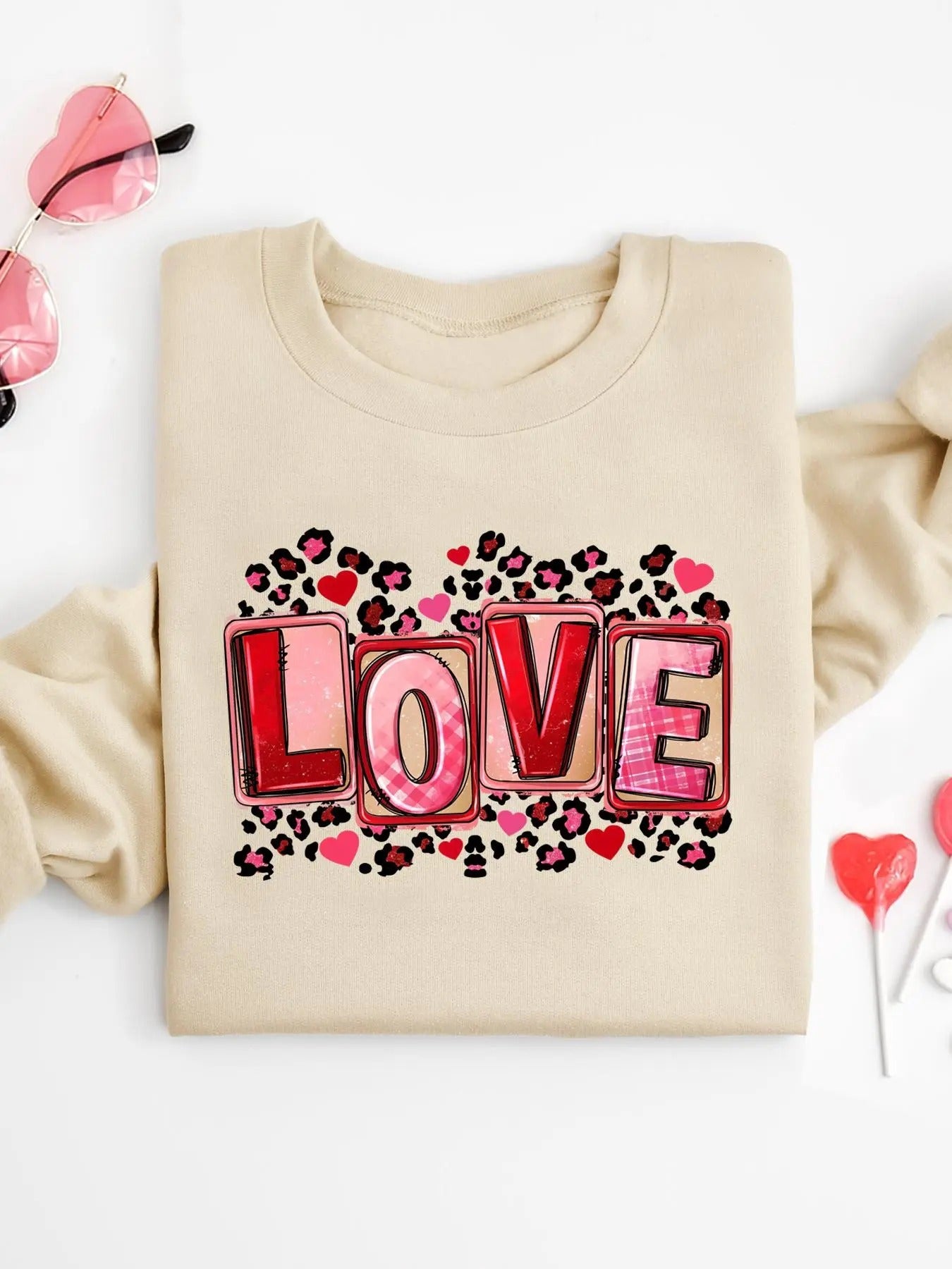 Women's Heart & Letter Print Round Neck Pullover, Fashion Casual Crew Neck Sweatshirt for Daily Holiday Outdoor Wear,...