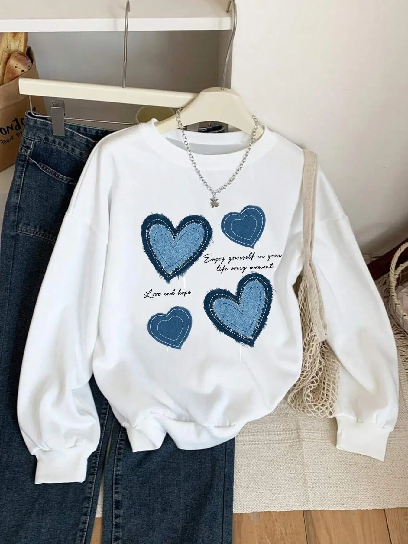 Women's Heart Embroidery Crew Neck Sweatshirt, Casual Long Sleeve Pullover for Daily Wear, Ladies Clothes for All Seasons...
