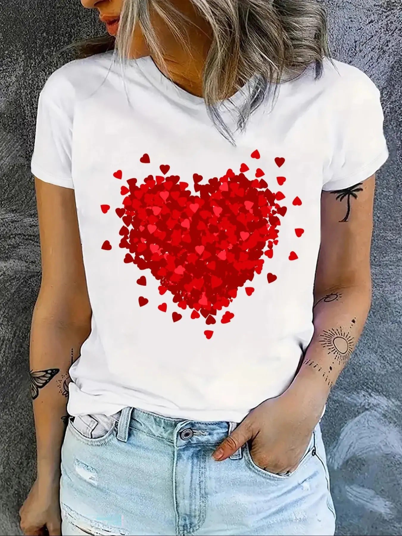 Women's Heart Print Round Neck Tee, Fashion Casual Short Sleeve T-shirt for Daily Wear, Ladies Clothes for All Seasons...