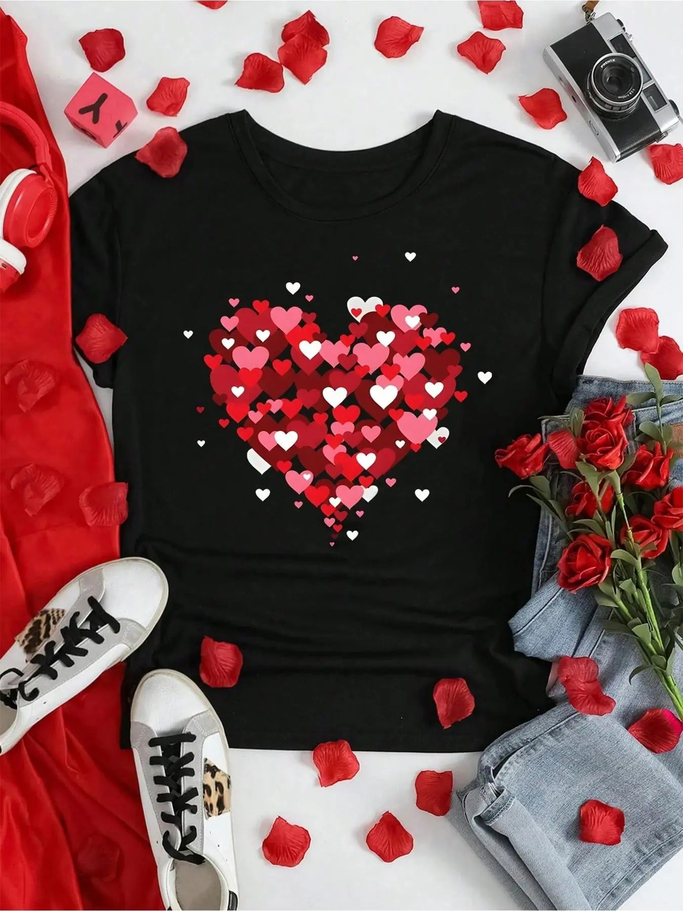 Women's Heart Print Round Neck Tee, Fashion Casual Short Sleeve T-shirt for Daily Wear, Ladies Summer Clothes Hoodie,...