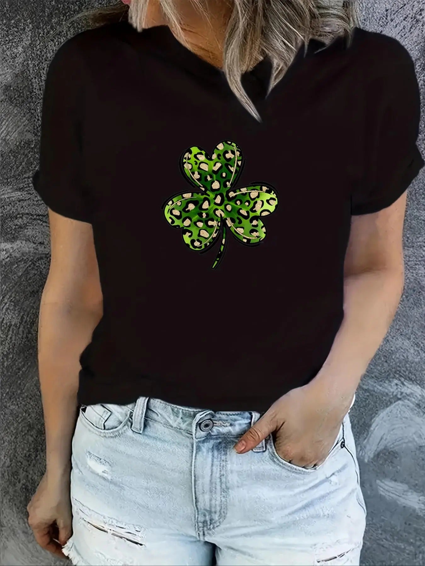Women's Leopard Clover Print Round Neck Tee, Casual Short Sleeve T-shirt for Summer, Women's Top for Daily Wear Hoodie,...