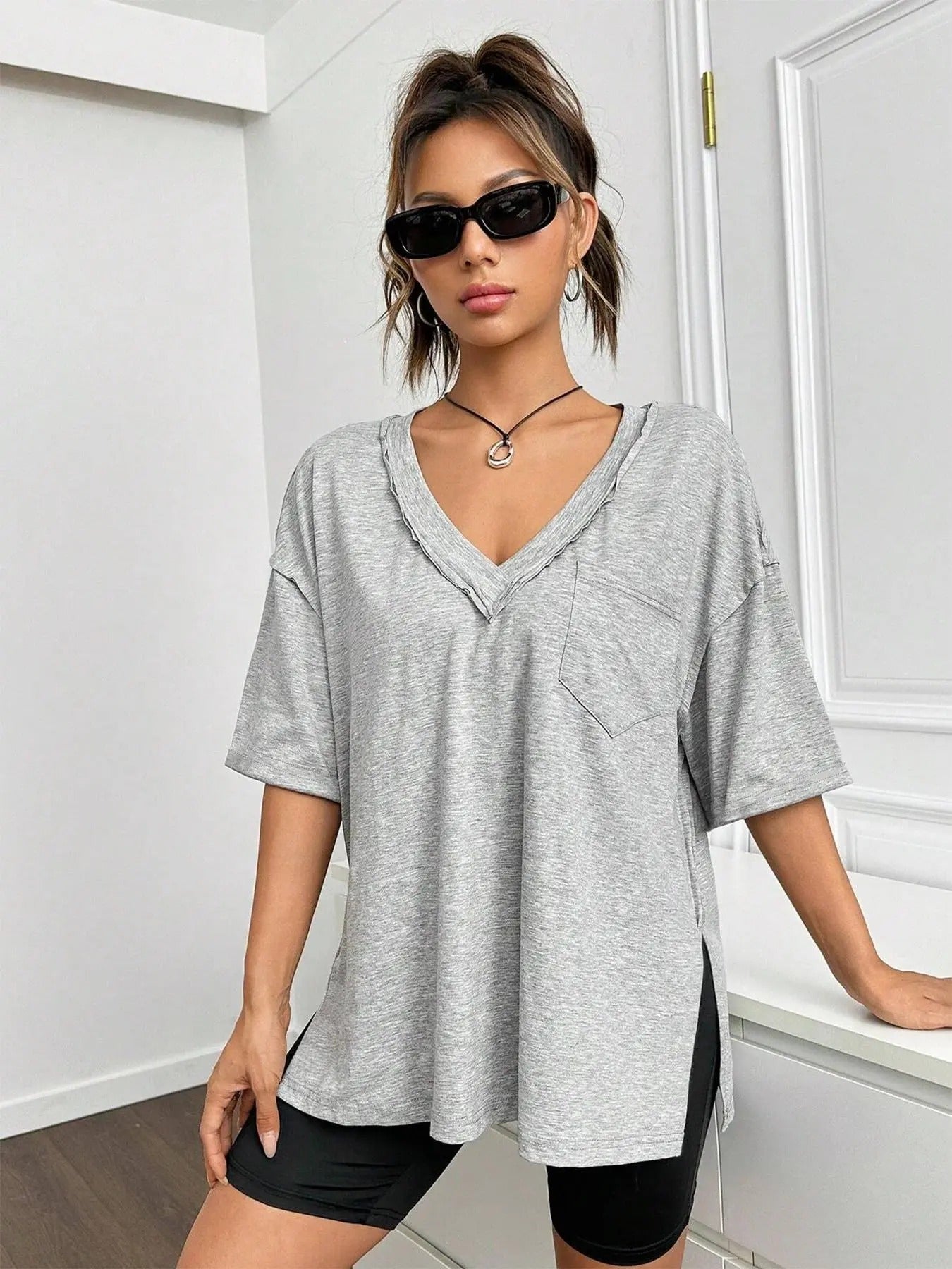 Women's Plain Pocket Split Hem Tee, Casual Drop Shoulder V Neck Half Sleeve T-Shirt for Daily Wear, Ladies Clothes for...