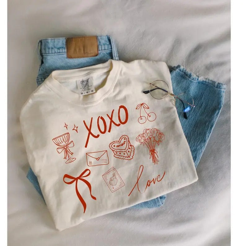 Women's Valentines Day Shirt, Xoxo Tee, Valentine's Day Outfit, Gift For Her Hoodie, Sweatshirt | HypeCrazeTee.com