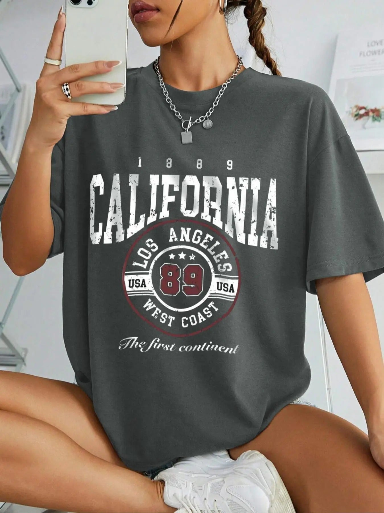 Women's Vintage Letter & "1889" Figure Print Round Neck Graphic Tee, Casual Drop Shoulder Half Sleeve T-shirt for Summer,...