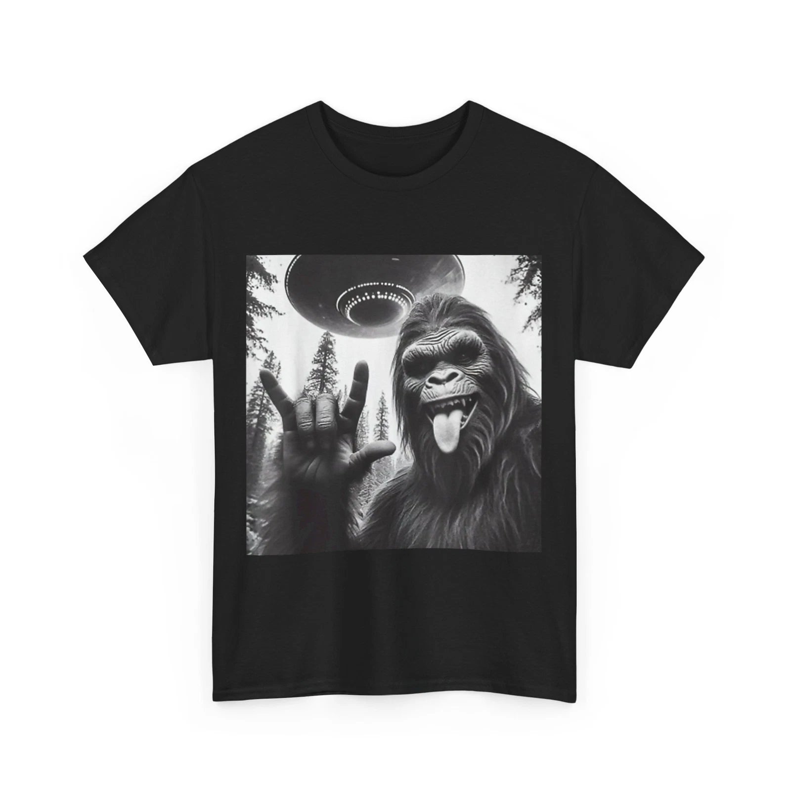 Funny Sasquatch Bigfoot Rock On Selfie With UFO Alien T-Shirt