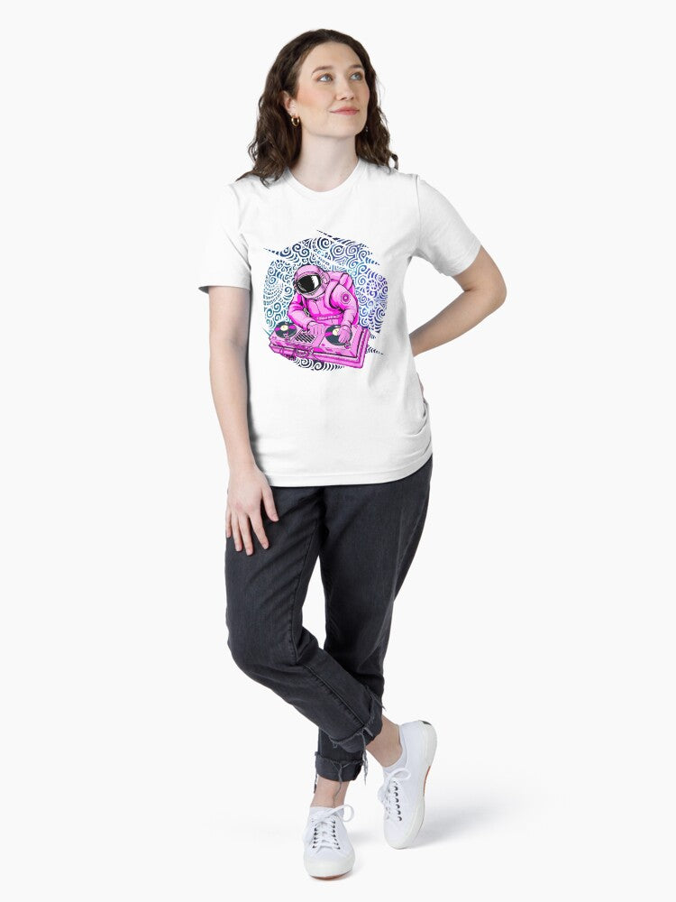 Astronaut DJ, DJing in Space, EDM cool Graphic T-Shirt Essential T-Shirt