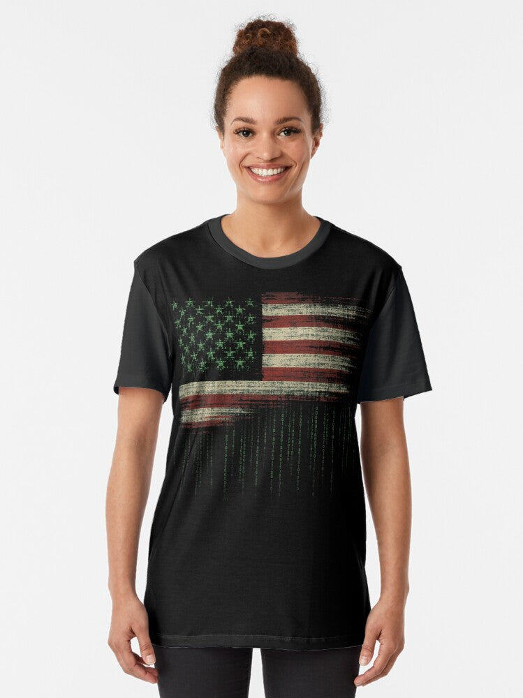 US flag with binary code. With Glitch Hacking Effect – Distorted Digital Art Graphic T-Shirt